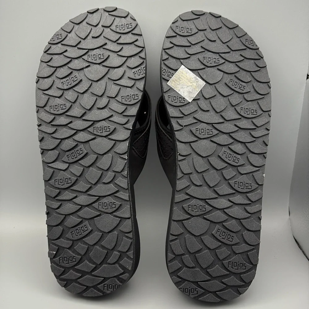 Flojos men’s black cushioned flip flops size 9.  New without tags.